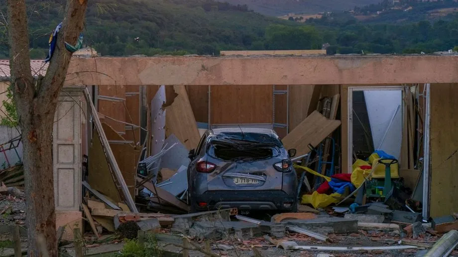 Tornade dans l'Aude : 39 personnes blessées à Pomas, dont 15 hospitalisées, et 300 maisons endommagées