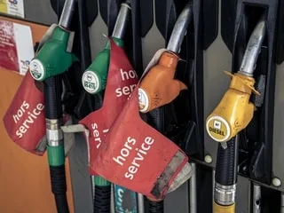 INFOGRAPHIE. Les prix des carburants atteignent de nouveaux records annuels