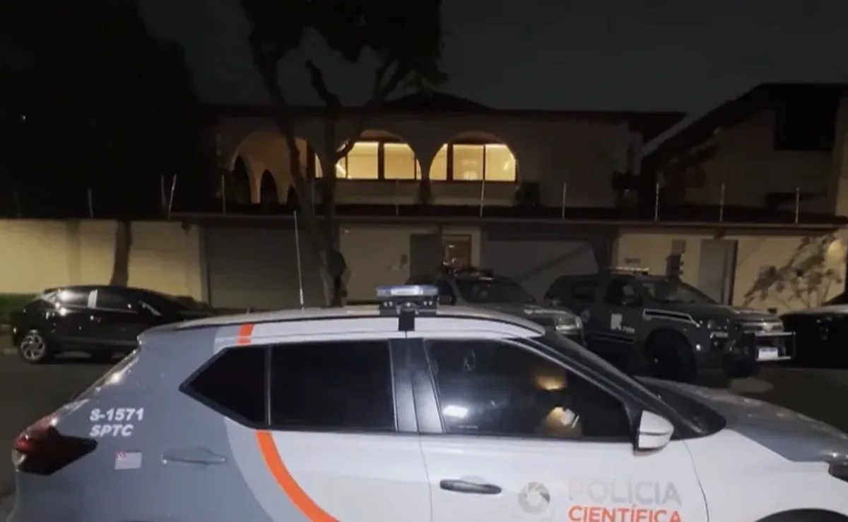 Homens invadem casa da família Matsunaga para roubar joias, fazem reféns e são mortos pela polícia