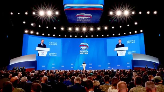 Медведев призвал ускорить переход на суверенные цифровые решения