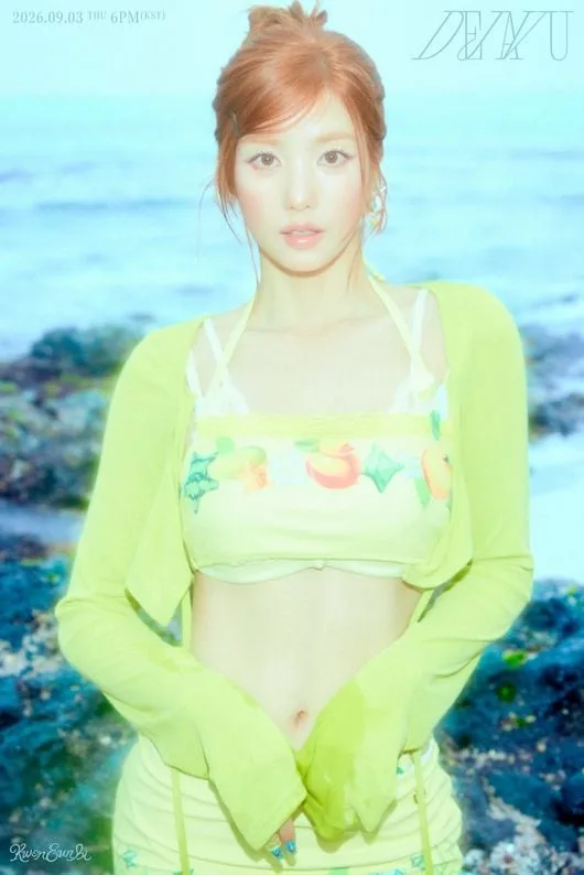 권은비 맞아? 바다서 몽환적…오렌지빛 'DEJAVU'