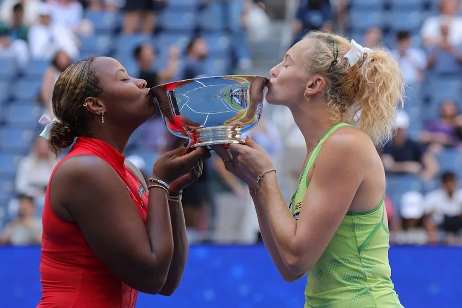 Siniakova chega a 200 semanas como número 1 nas duplas