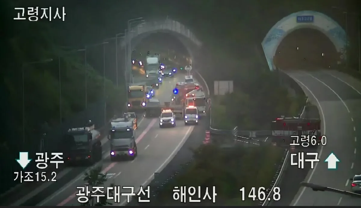 합천 광주대구고속도로서 3중 추돌, 60대 운전자 심정지