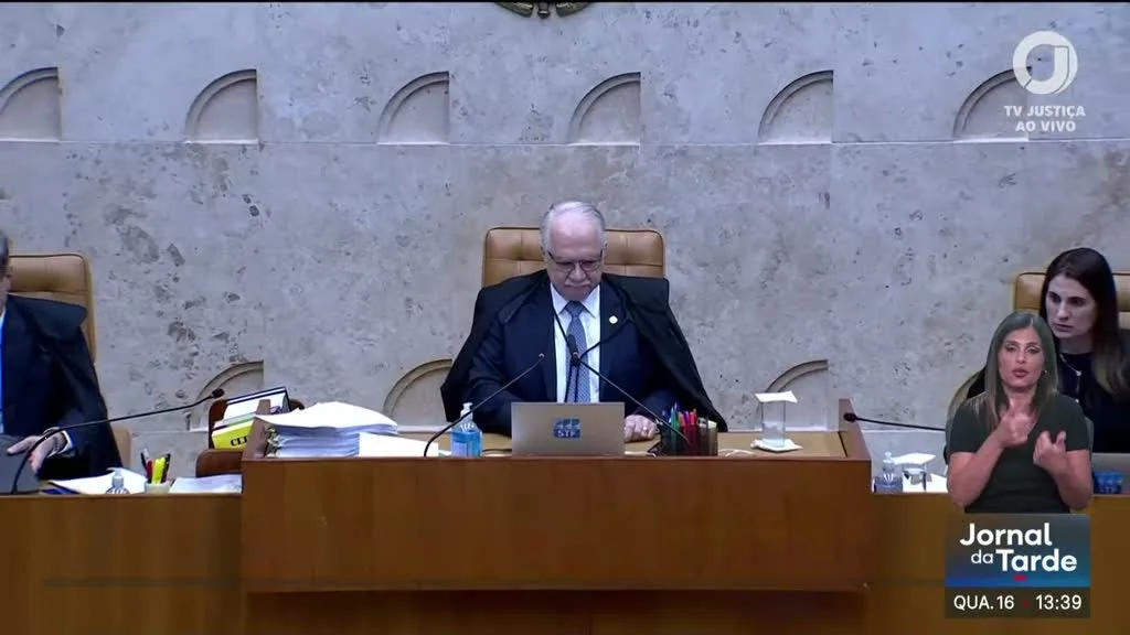 Crise na justiça brasileira. Juízes do supremo em confronto