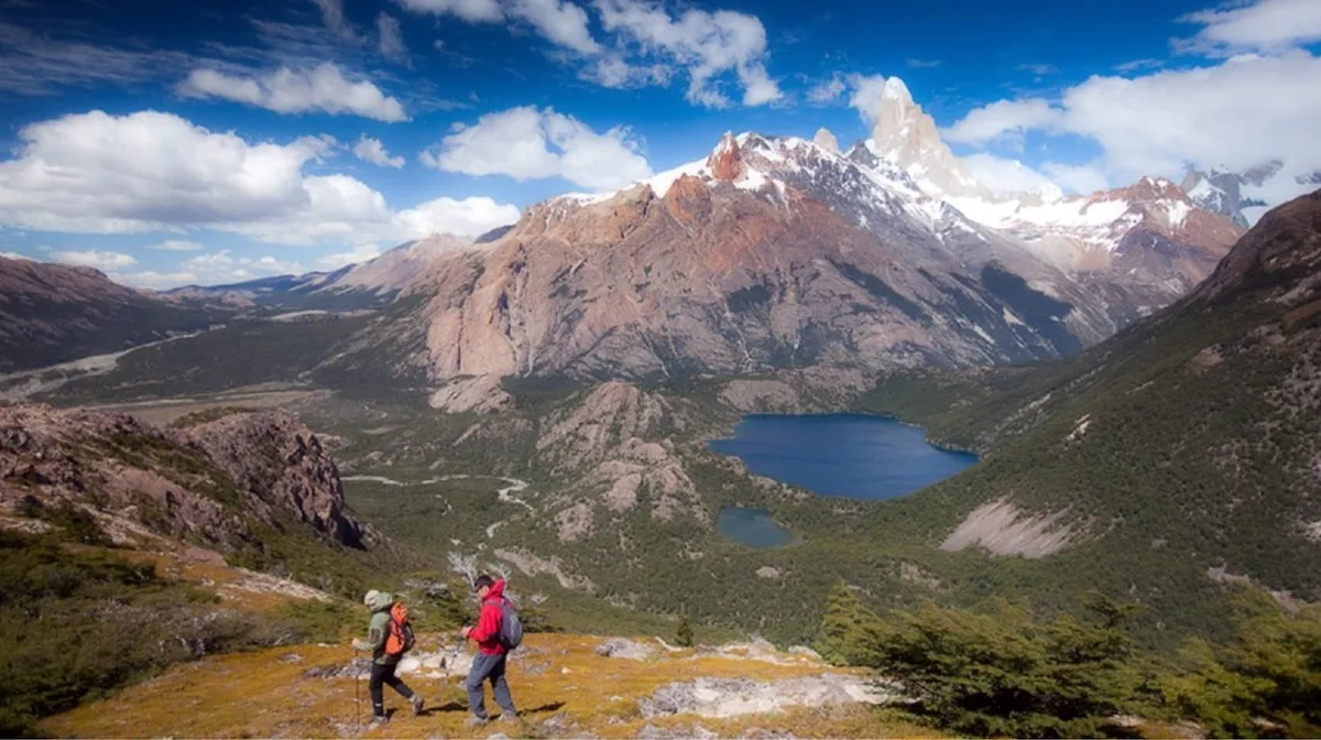 Viajaron más turistas en el fin de semana largo, pero el gasto total fue menor al de un año atrás