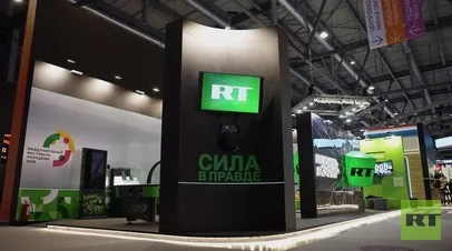 Аэрохоккей «Мировая арена», квест и студия «Ворвись в эфир»: RT открыл стенд на Международном фестивале молодёжи