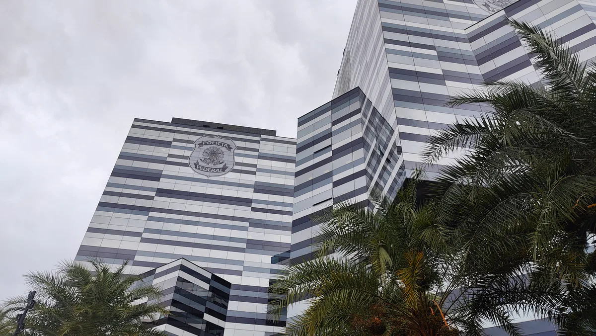 PF diz a Fachin que pode enviar a ministros cópia de material encontrado no celular de Vorcaro
