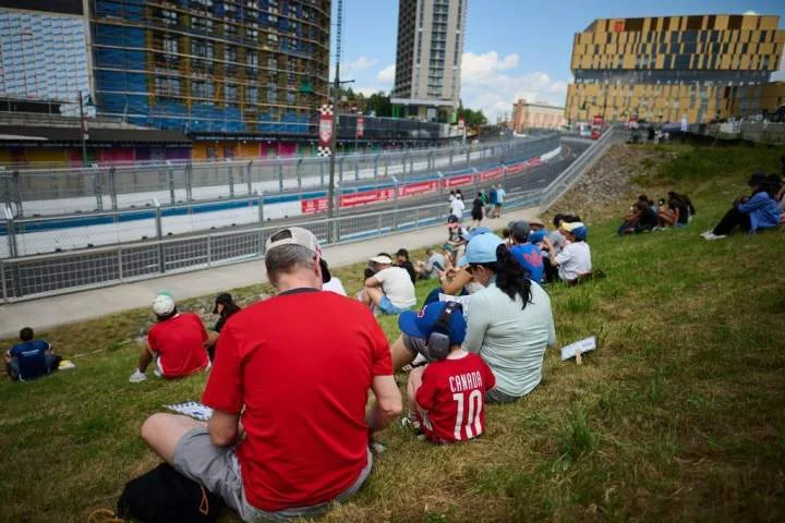 Track preparation problems delay practice at Ontario Honda Dealers Indy in Markham