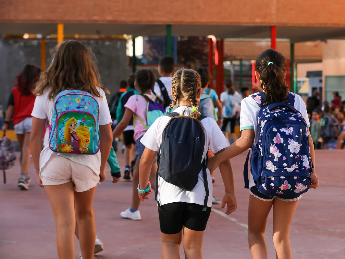 Calendario escolar 2026 de España: fecha de inicio de todas las CCAA, festivos y vacaciones