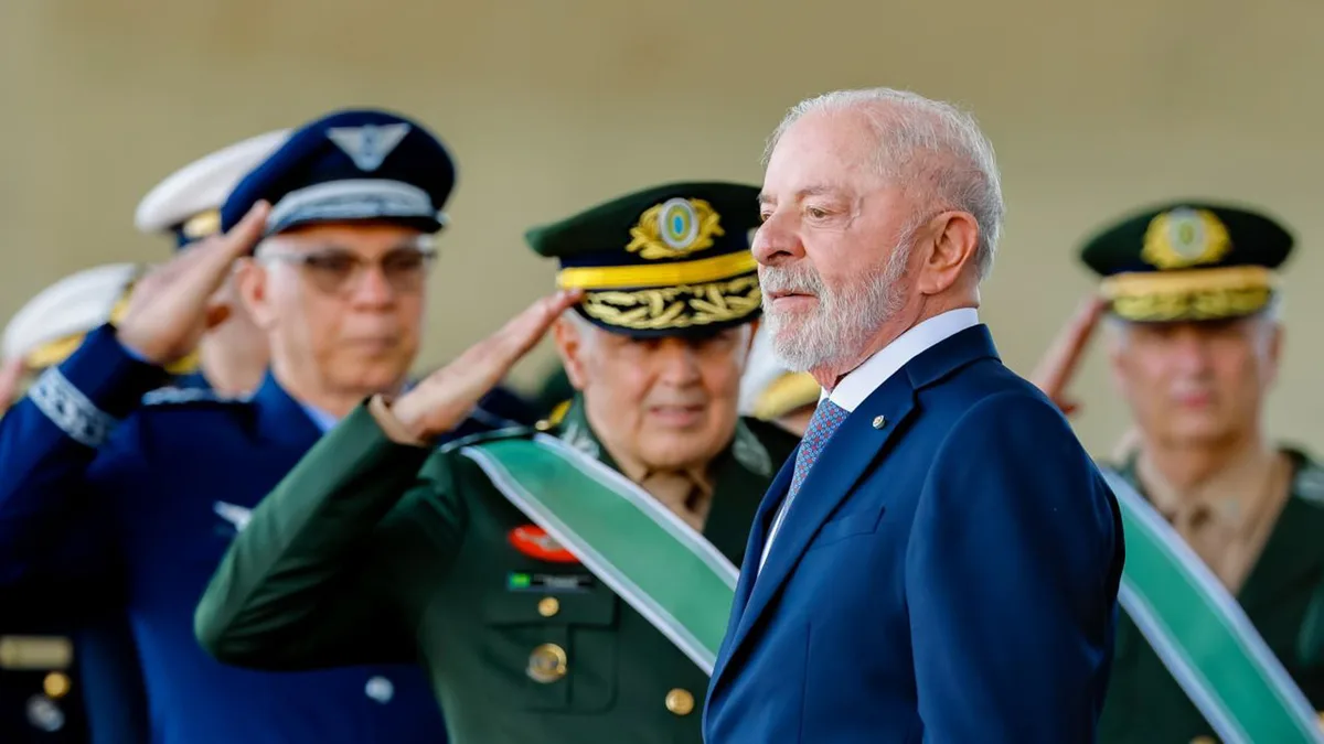 O pedido de Lula a Mourão no Dia do Soldado