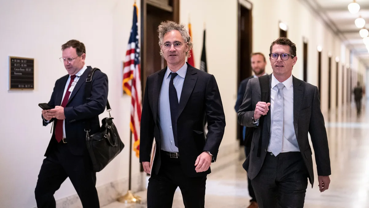 Palantir se dispara a máximos históricos en Bolsa y supera el medio billón de capitalización con el apoyo de Barclays y Goldman