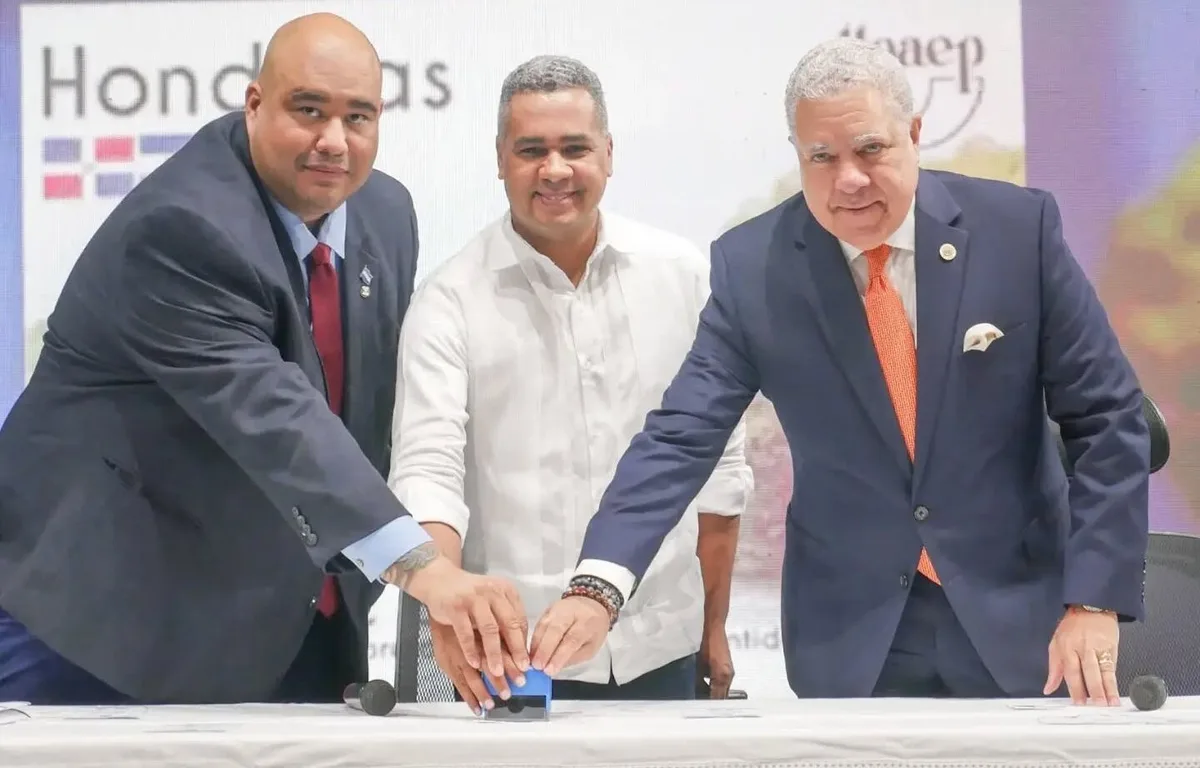 República Dominicana y Honduras celebran sus 102 años de amistad con sellos inspirados en sus lagos y lagunas