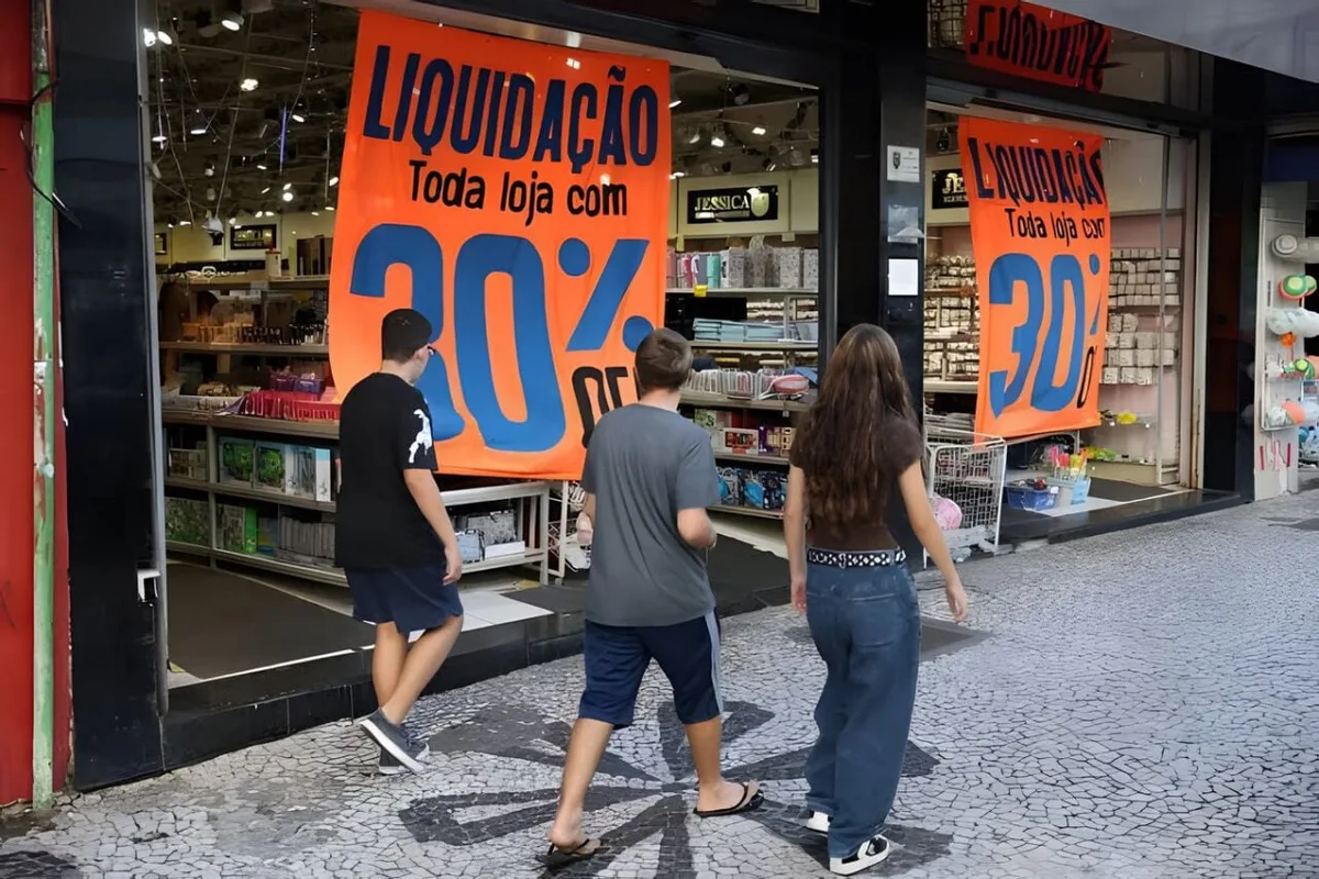 Junho de 2026: indústria e comércio do Paraná geraram mais empregos que em 2025