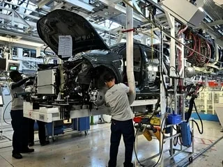Le patron de Stellantis se défend d’être « un cheval de Troie » de la Chine via l’usine de Rennes