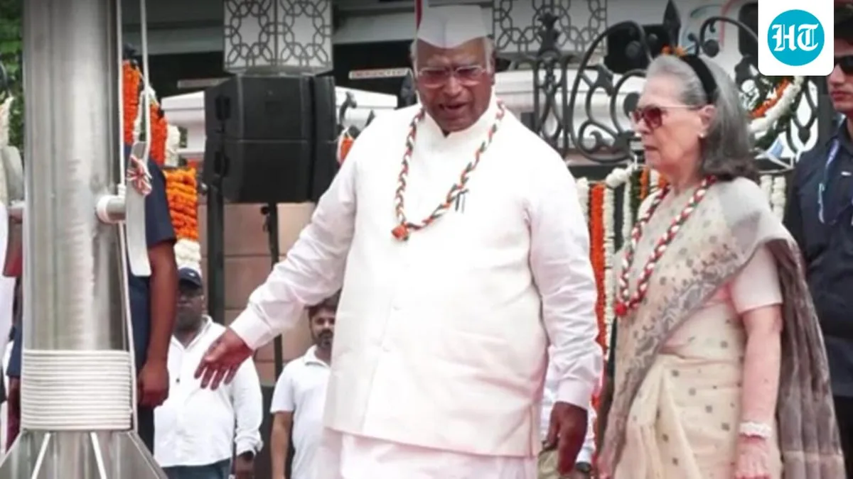 Complaint filed against Sonia, Rahul Gandhi over disrespect to Vande Mataram