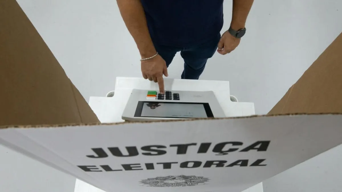 De desilusão com a política a viagens: abstenção nas eleições de 2026 é a maior desde 1998