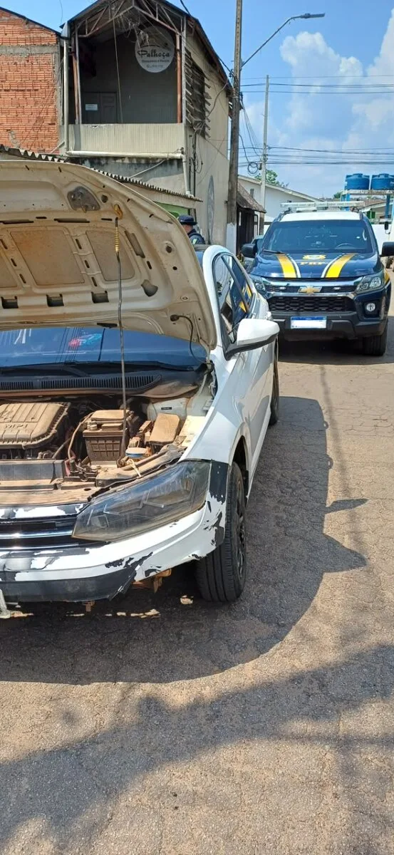 PRF recupera carro com restrição de roubo e furto no Acre