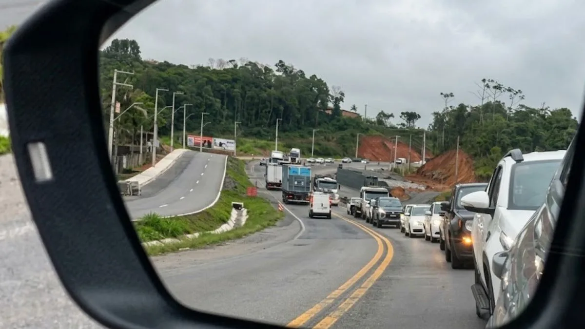Na contramão dos avanços, fantasma da paralisação ronda obras da BR-470 há quase 3 meses em trecho crítico de SC