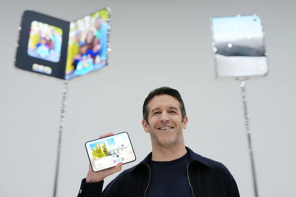 Apple no improvisa ni el riesgo: El verdadero examen de Ternus no era el plegable, era la IA
