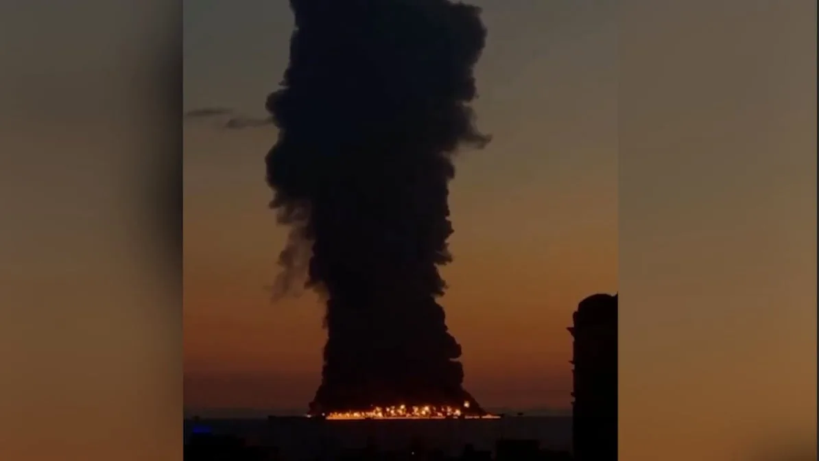 Ukraine-Angriff vor Sotschi - Russen-Öltanker in Flammen