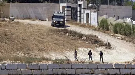 Des maisons palestiniennes assiégées par des colons israéliens en Cisjordanie, l'ambassadeur américain en Israël dénonce un "acte de terreur"