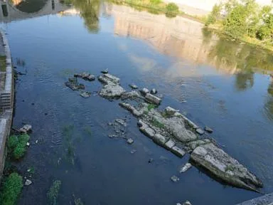 Nero’s Bridge emerges from Tiber River as Rome faces water crisis