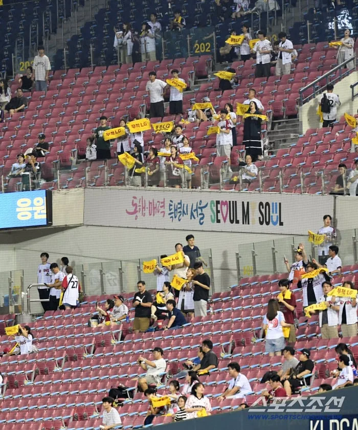 '1루 관중들이 사라졌다' LG 불펜 15실점 대참사 → KT 1위 사수 성공[잠실 리뷰]