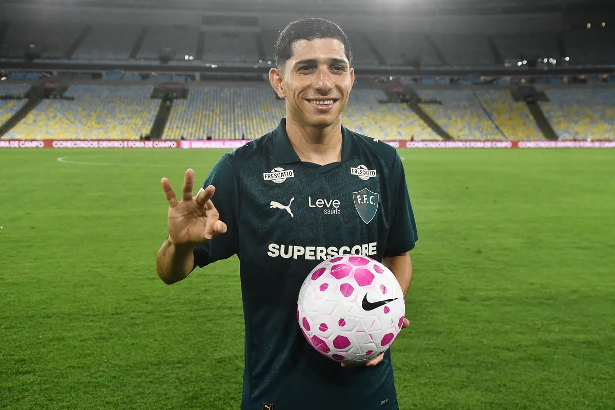 Com três gols, Savarino quebra jejum de três anos no Fluminense; veja quem havia sido o último a fazer um hat-trick