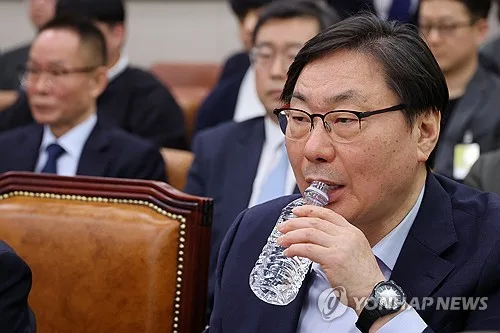 서울공소청, '연어·술파티' 의혹 보고서 유출 고발건 불기소