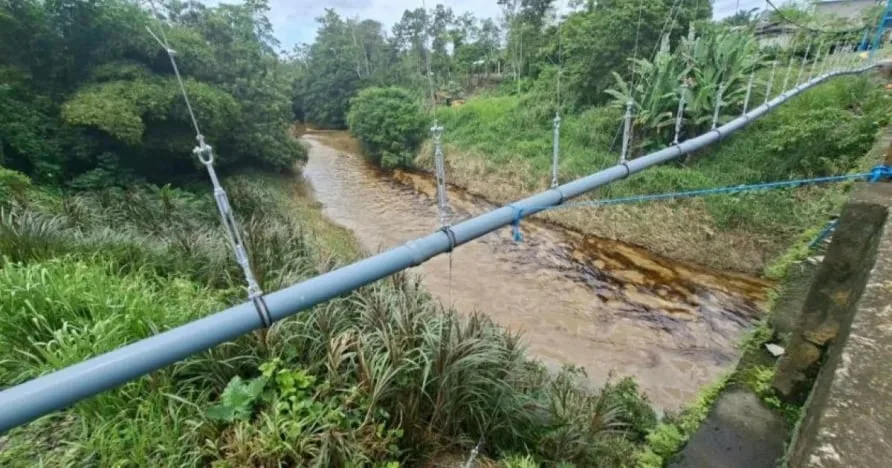 Un derrame de petróleo en Ecuador contaminó un río y obligó a suspender el suministro de agua potable