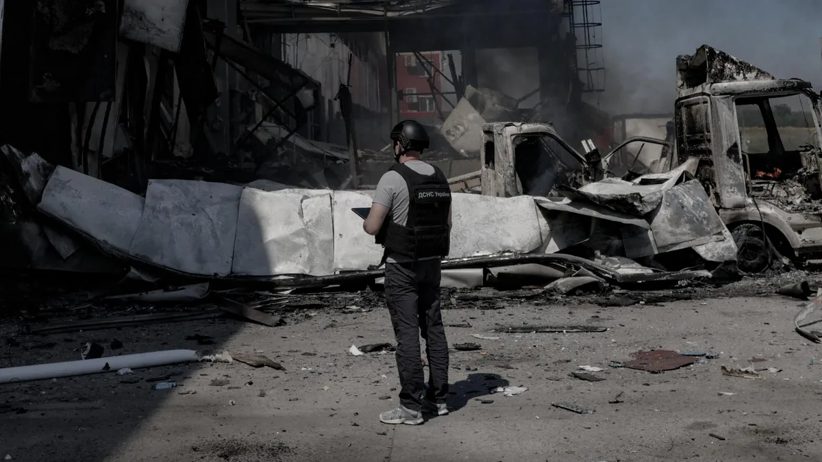 Une frappe russe sur des bus en Ukraine fait au moins 30 morts