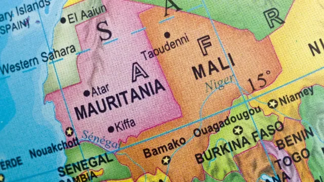 Resgatados 161 migrantes a bordo de embarcação precária ao largo da Mauritânia