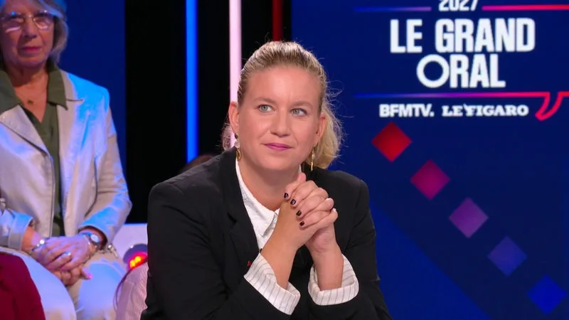 "C'était absurde": LFI veut revenir sur la loi interdisant l'abaya à l'école, Marine Le Pen accuse Jean-Mélenchon d'être un "sous-traitant de l’idéologie islamiste"