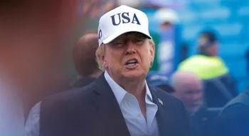 "Está a prejudicar o mundo". Trump pede a Zelensky para parar de atacar gasóleo russo