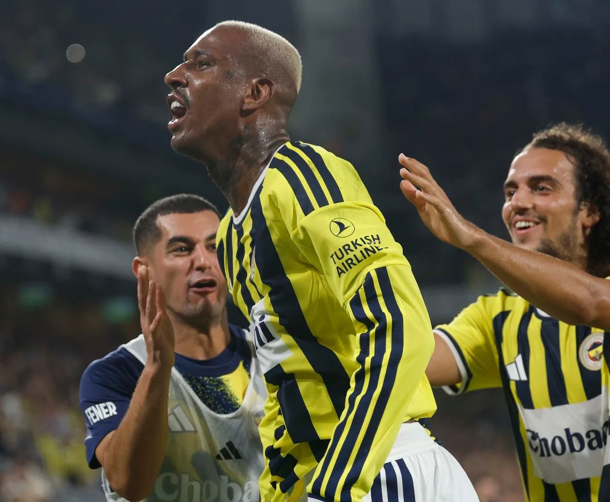 Talisca supera Alex e se torna maior artilheiro estrangeiro de times turcos na Europa