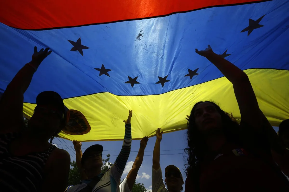Capriles pide un "nuevo Gobierno" en Venezuela ante "la devaluación y la inflación sin freno"