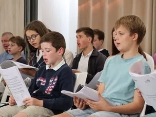 « Nous sommes tous honorés » : à Paris, ces élèves bretons vont chanter pour le pape Léon XIV