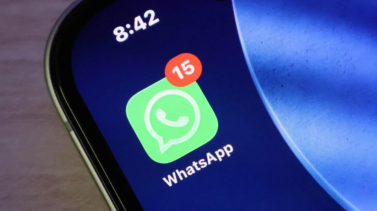 Cómo leer mensajes de WhatsApp sin dejar rastro (y sin desactivar las tildes azules)