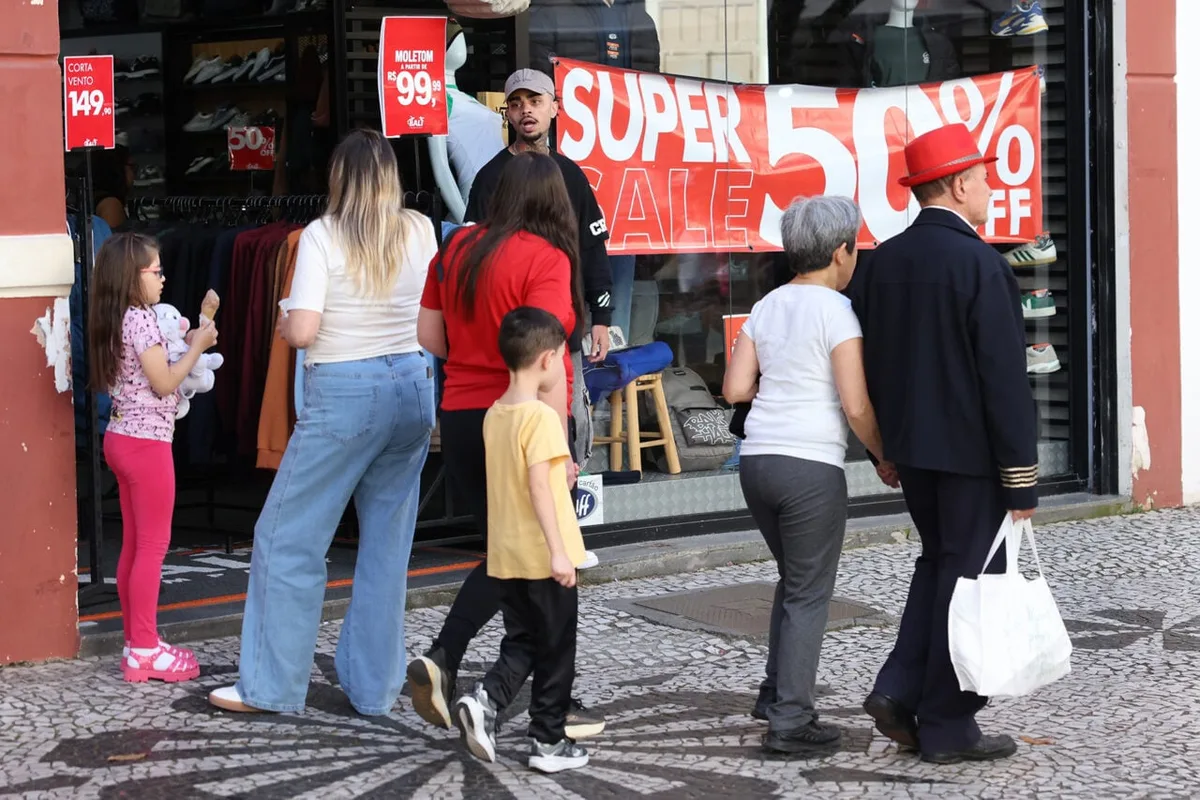 Vendas no comércio voltam a subir em junho e no semestre