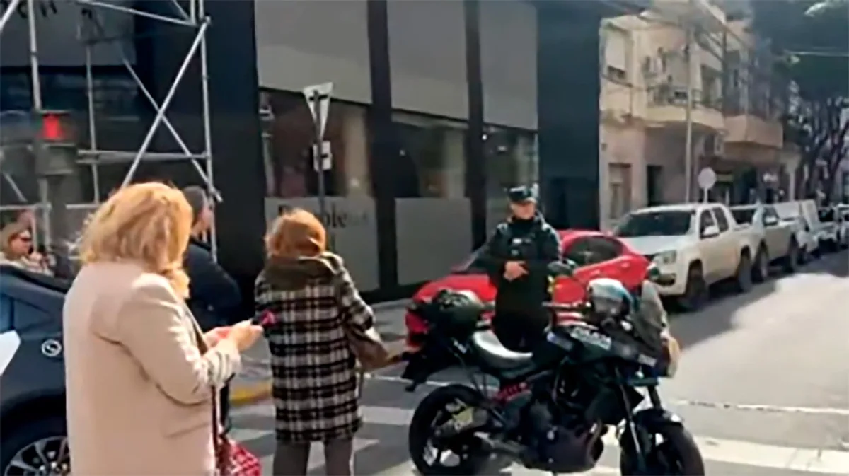 Detuvieron a un hombre que se atrincheró por más de una hora en su departamento de Recoleta