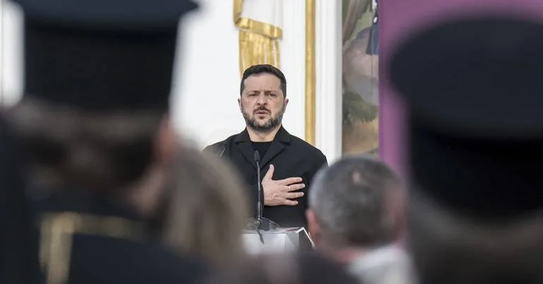 Zelensky afirma que Moscovo está a investir em mísseis
