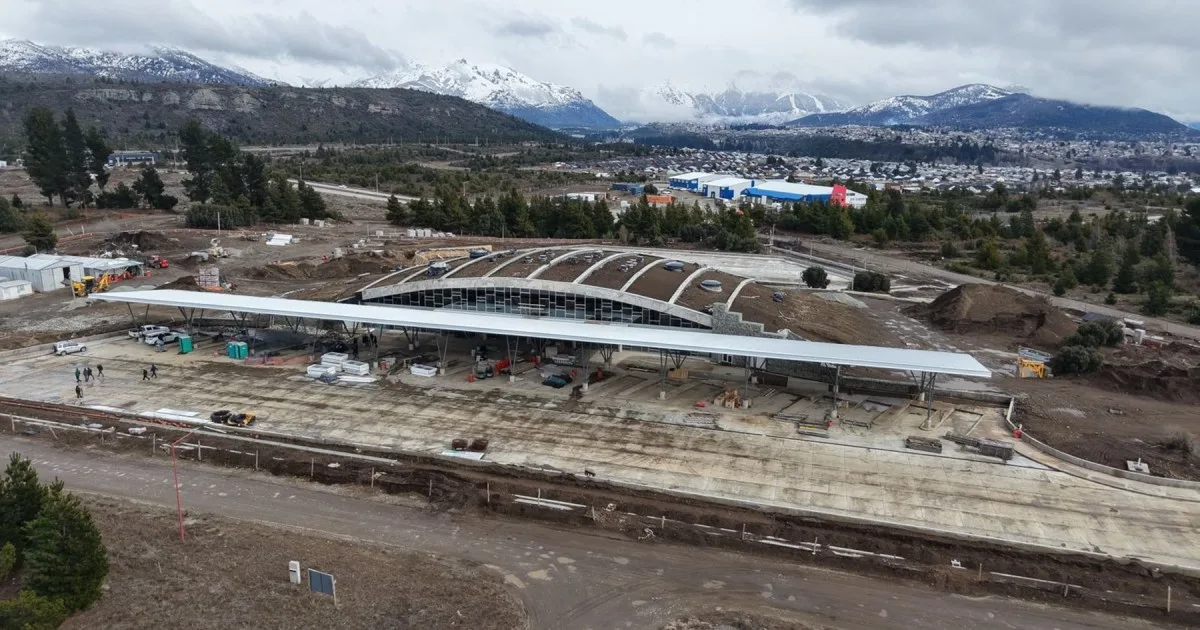 La construcción de la terminal de Bariloche está en su etapa final