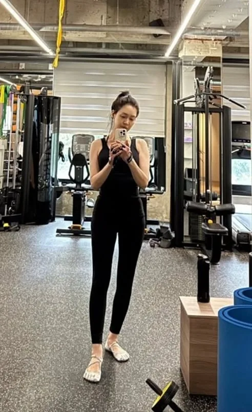 성유리, 쌍둥이 딸 낳고도 관리 잘했네..요정 시절 체형 그대로 “유산소 가야지”