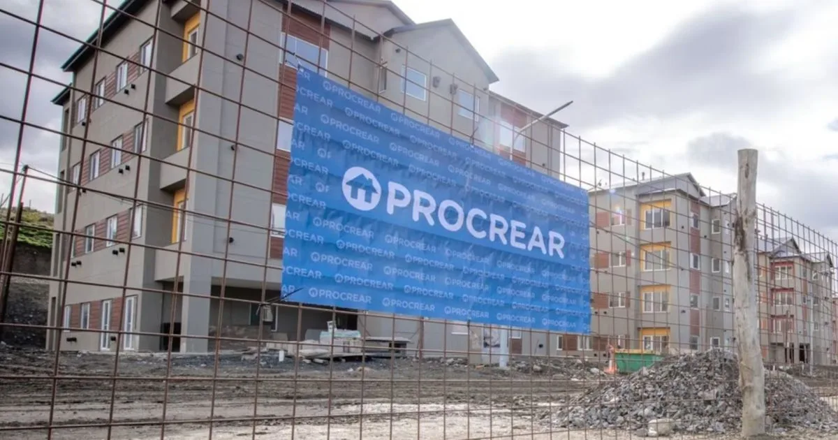 El Gobierno negocia el traspaso de viviendas del ex plan «Procrear» a las provincias para reactivar la construcción