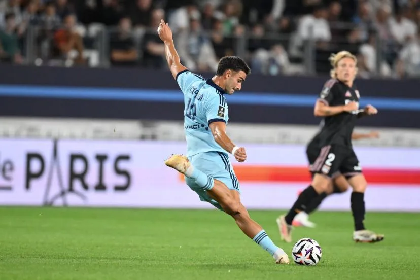 Diego Coppola et Luca Koleosho performent avec le Paris FC sous les yeux du sélectionneur de l'Italie Roberto Mancini