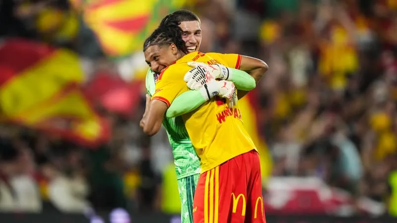 Lens vainqueur du Trophée des champions: "A dix, à neuf, à huit... on va à la guerre!", Risser donne le mot d'ordre de l'état d'esprit lensois
