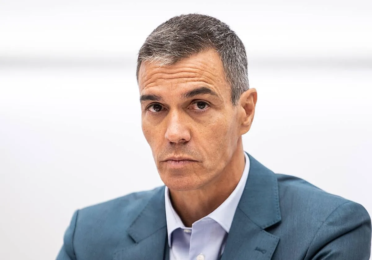 Sánchez se dedica a felicitar a los ceutíes e ignora el informe que implica a Marruecos