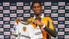 Forward Cho becomes Hull's 12th summer signing