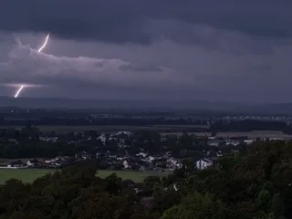 Orages : 28 000 foyers sans électricité, évacuations, feux… Le point sur les dégâts dans le sud-est de la France