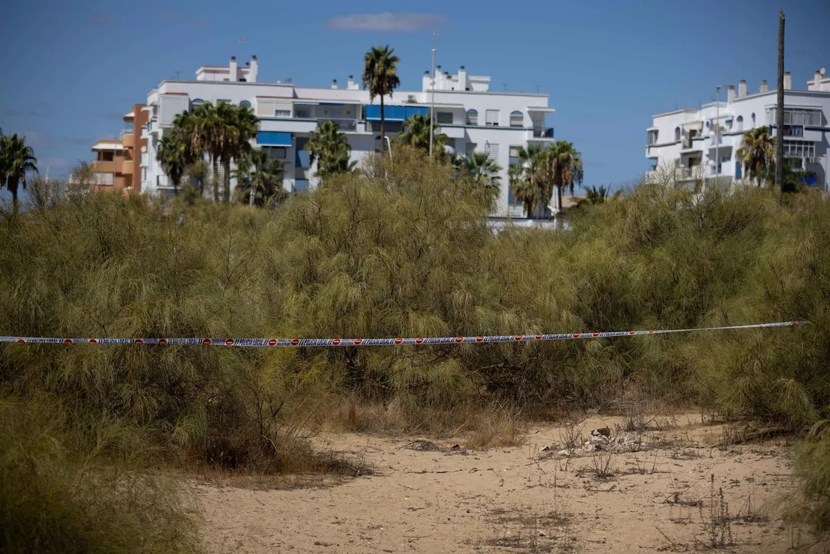 Detenido un hombre tras la muerte violenta de su pareja cerca de una playa de Isla Cristina